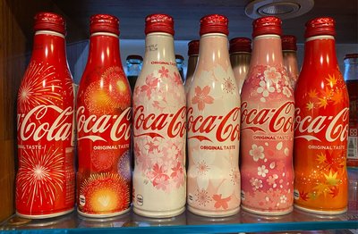 可口可樂 曲線瓶 鋁罐 櫻花版3款加楓葉款加煙火板2款 共6瓶 不分售 只有一組