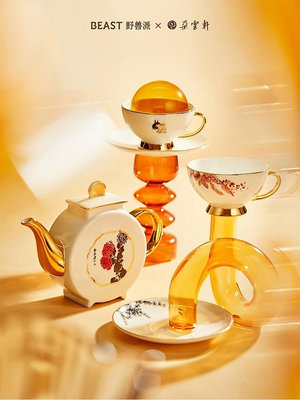 中國古風文化茶具真的太驚艷了！ 藝術與自然的交織 茶具圖案聯名齊白石大師的中國古畫元素 一壺兩杯剛好適合喝好友共飲