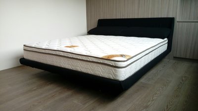 HODERN BED OF BEAR FLYING - 熊的夢想漂浮床架，薄框架+側耳造型，結構外型兼具，同規格最低價