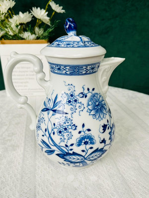 德國hutschenreuther獅牌經典藍洋蔥陶瓷壺，詳情