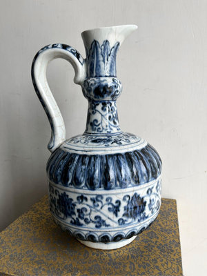 早期收藏老件瓷器青花鶴型花卉紋手執天球壺藝術擺件