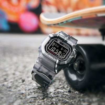 CASIO 卡西歐 G-SHOCK 街頭塗鴉藝術方形電子腕錶(DW-5000SS-1)