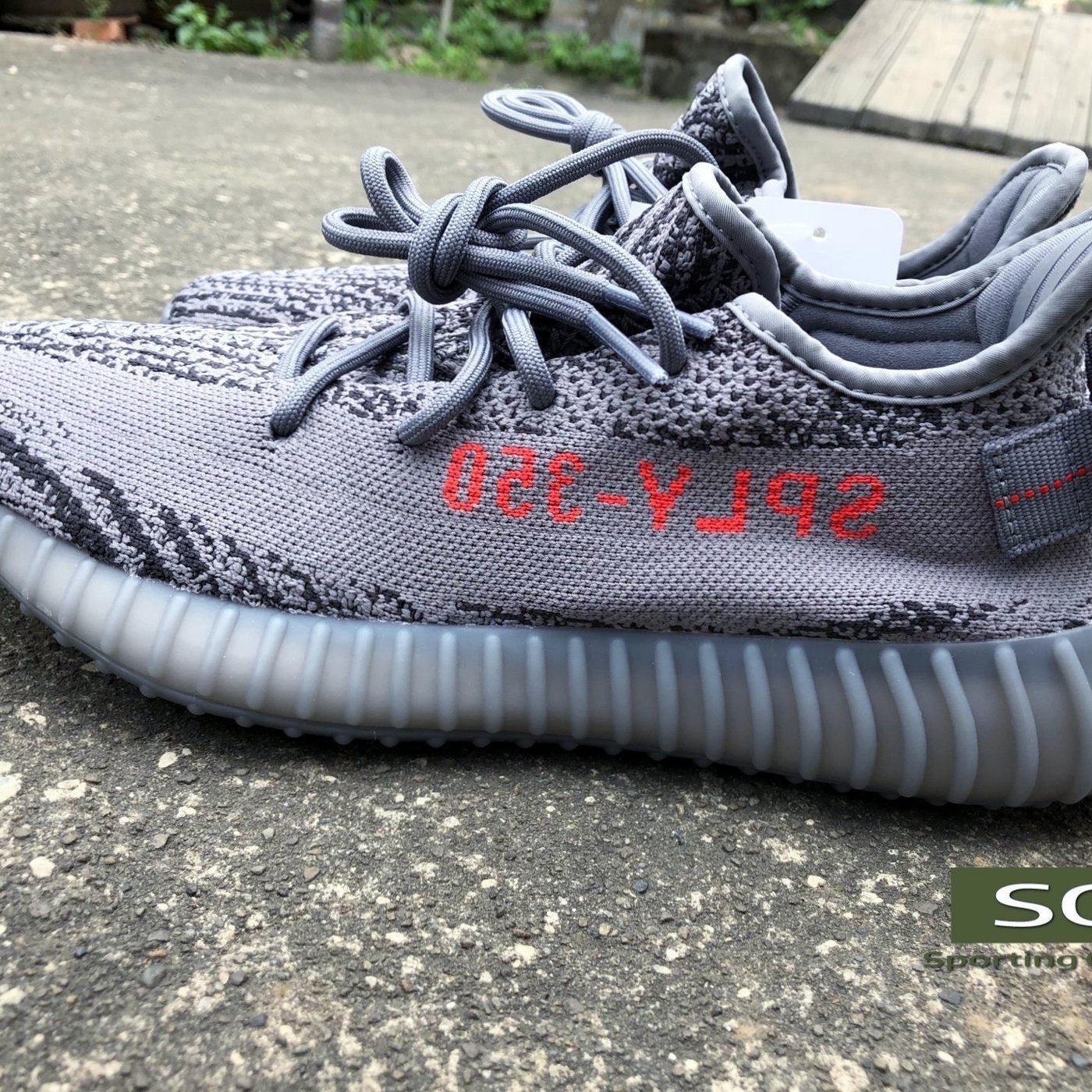 S.G ADIDAS YEEZY BOOST 350 V2 鐵灰色灰斑馬橘紅字肯伊威斯特AH2203