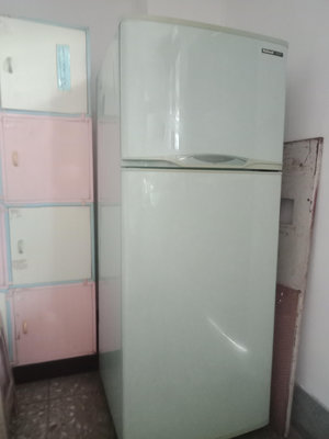 國際牌電冰箱，二手貨，功能正常335公升，售3500元，新北市送到家
