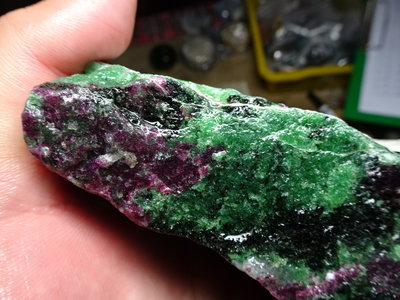 《藍晶寶石玉石特賣》→〈原石系列〉→天然國際寶石-緬甸紅綠寶石原礦〈2230公克→h17