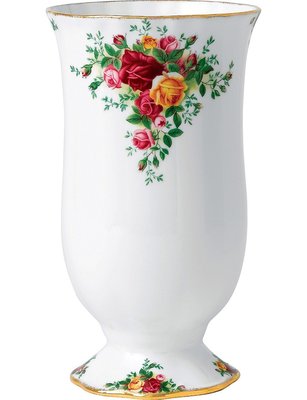 全新正品。英國品牌 ROYAL ALBERT。古典鄉村玫瑰 -花瓶 22cm高。預購