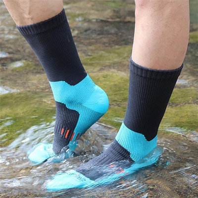 [WT] 1 雙防水襪彈性透氣中筒軟襪足部保護防風冬季遠足涉水騎行滑雪襪戶外運動（滿599免運）