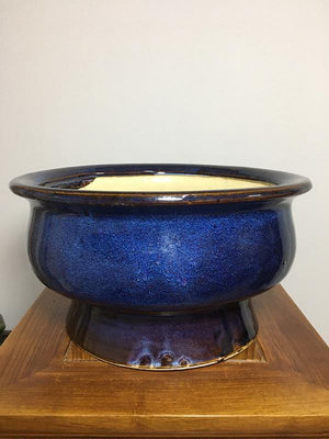 七八十年代柴窯燒制藍釉花盆，盆規整底平穩，釉色飽滿，釉面光滑