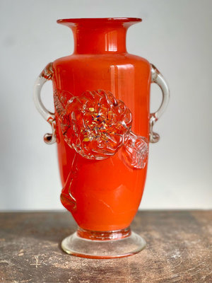日本時代老玻璃：桔紅色大型牡丹花瓶（獎杯瓶）