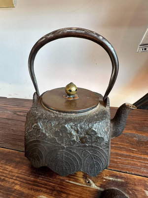 日本舶來品一個老壺，真的是太好看了，把手上嵌銀，、美物一件，