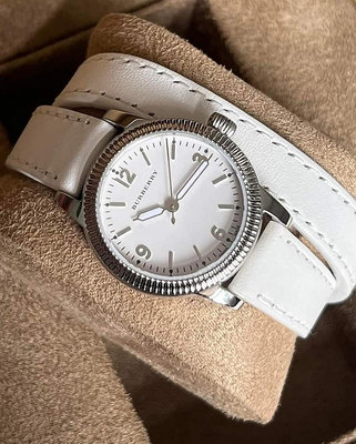 BURBERRY Utilitarian 白色錶盤 雙圈白色皮革錶帶 石英 女士手錶 BU7846