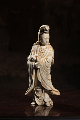 壽山石瓷白觀音造像，高19cm