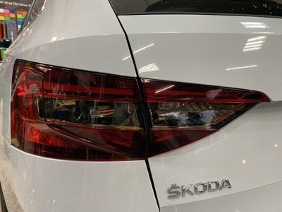 【凱威車藝】Skoda superb 尾燈 局部 燻黑 燈膜 改色 DIY Wagon  一般房車