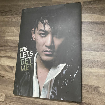 林峰 Let's get wet 港版CD+DVD 首批超大本寫真版閒置二手 大本寫真版兩張碟面有些花痕，可以正常播放，有歌詞，里面有多頁寫