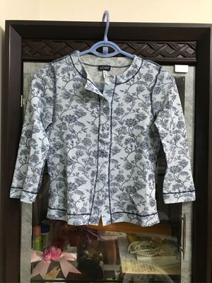 【 專櫃名牌 AJ ARMANI JEANS 二件式小可愛背心 外套組 38 星空藍 】甜美時尚、合身版型。現貨特價優惠