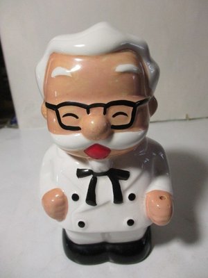 《瑋哥童趣屋》陶瓷製 KFC 肯德基爺爺 公仔娃娃 存錢筒/ 撲滿~(尺寸高約：15 cm，較舊，缺件，沒有拐杖)