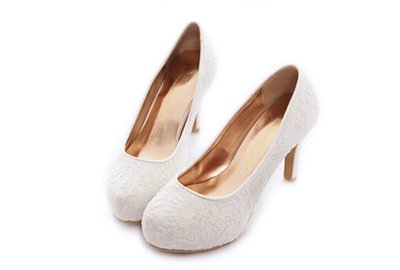 全新品。Ann's Bridal幸福婚鞋 白色絢爛刺繡厚底跟鞋，尺碼38，原價$1980，超值特價！喜歡的朋友不要錯過喔！
