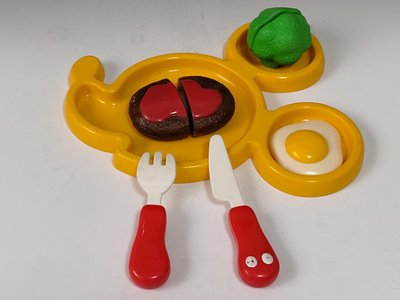 【 金王記拍寶網 】(常5) A115 早期迪士尼正版玩具 米奇造型餐盤牛排蔬菜切切樂 頭等艙美食 玩具一組 可愛完整