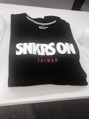臺灣 Nike Snkrs On Taiwan Tee 黑底白字 運動短T 台灣限定 限量 L號 跑步 慢跑