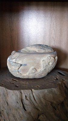 石壺（石心石）整顆原皮大部份保留，獨特大自然造型，只有唯一。