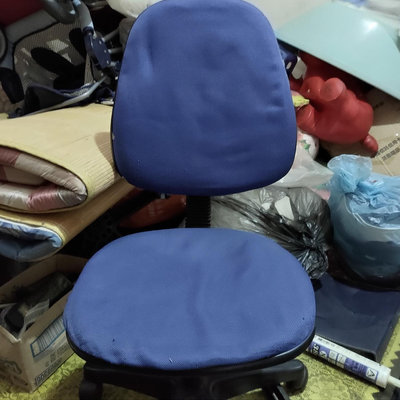 二手 電腦椅付椅套一個150