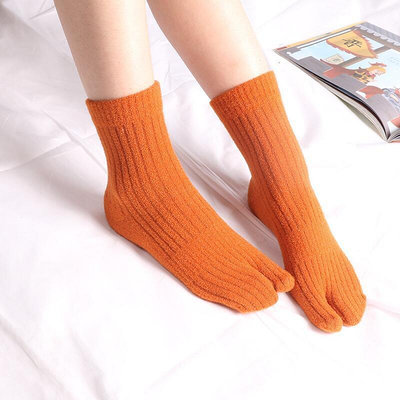 現貨速發冬季兩指襪女士中筒豬蹄鞋襪加厚甜美木屐人字拖日本保暖二趾襪子