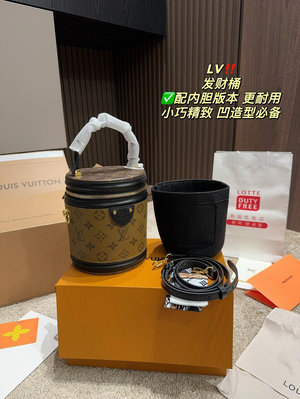 『小牛代購』全套包裝套尺寸15.17LV 發財桶配內膽造型小巧精致 拎在手里超級顯氣質各種風格都hold住NO99990