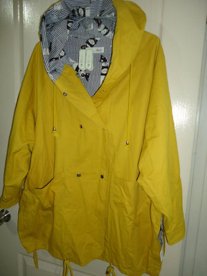 Dailo 亮黃色雙排扣純棉有內裡連帽長大衣,肩寬約53cm,胸寬77cm,少穿很新,降價出清