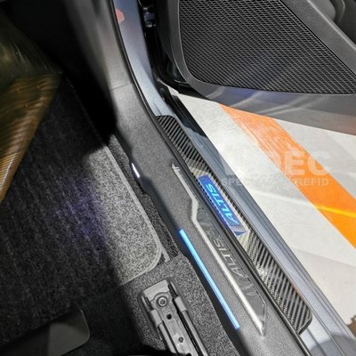 威德汽車精品 豐田 2019 ALTIS 12代 專用 LED 藍光 踏板 白金 門檻 踏板 卡夢樣式 亮黑卡夢碳纖紋