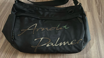 Arnold Palmer- 斜背包 型格迷彩系列-黑色