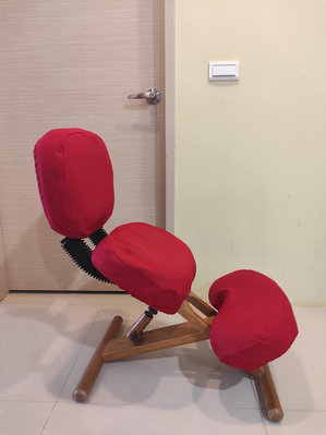 人體工學電腦椅-貼心椅-辦公椅-跪姿椅-健康椅-美姿椅-人體功學椅-矯正坐姿-預防駝背 