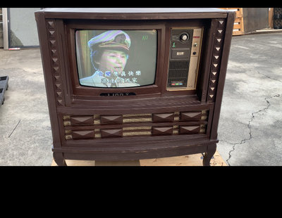 SONY 20吋 古董電視 .功能正常 開關機