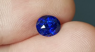揚邵一品頂級2.04克拉皇家藍(附權威證書與國外證書)天然皇家藍寶石(極品vivid色稀少)斯里蘭卡