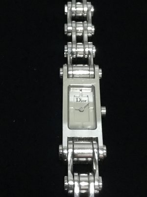 CD    CG4947  迪奧  白鋼時尚款腕錶 ～秀麗氣質錶款/無損功能正常/弧度錶身 ♥️可自換皮革錶帶❤️