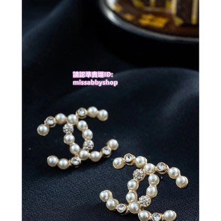 【二手正品】 Chanel新二款淺金色珍珠水鑽雙C大耳環現貨