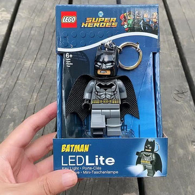 極致優品 LEGO樂高正義聯盟蝙蝠俠黑暗騎士神奇女俠羅賓積木LED燈鑰匙掛件 LG187