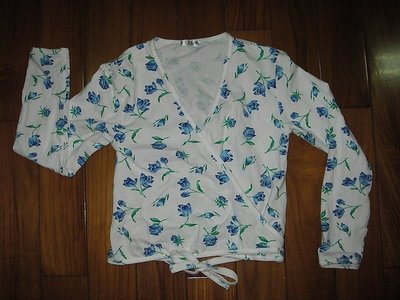 二手ELLE藍色印花和式交叉綁帶上衣(V領短版棉T)家居服