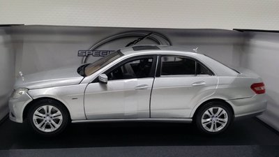 【統一】Maista《Mercedes-Benz：E-Class／銀色》金屬合金車.鐵殼觀賞車.靜態模型車 1: 18【缺貨】