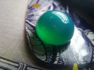 [ 綺緣精品 ] 天然台灣藍寶放光玻璃種地 -- 蛋面 -- 20.73克拉-- 附證書