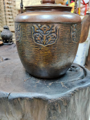 日本昭和早期手打銅壺，饕餮紋飾，保存完好。