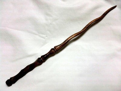 易匯空間 卡牌遊戲進口Wavy Shaft Wand Solid Wood實木手杖、魔杖（訂）30CMYH3459
