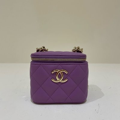 Chanel 深紫色 荔枝皮 方形小盒子季節款 化妝包《精品女王全新&amp;二手》