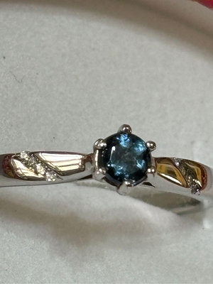 天然無燒錫蘭藍色尖晶石 正圓精切寶石：藍色寶石尖晶石鑲嵌 S925銀固定戒圍戒指 寶石珠徑約4mm，重約0.3ct左右，戒圍18.5