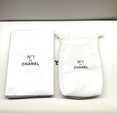 Chanel 香奈兒山茶花隨行收納包，售289元
