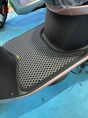 現貨 ionex s7 台製-光陽電動車S6 S7 S7r S7R 排水腳踏墊 腳踏墊 防滑腳踏墊 菱格蜂巢腳踏墊