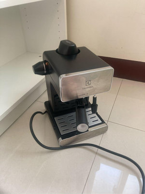 Electrolux 5 Bar 伊萊克斯 高壓義式 濃縮咖啡機 (EES1504K)