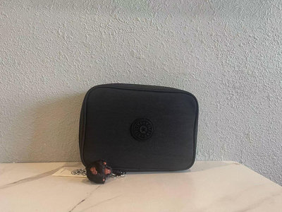 小Z代購#Kipling K09405 黑色 猴子包 防水輕量輕便簡約拉鍊款夾層 收納包 化妝包