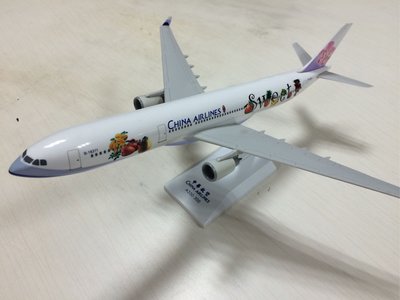 璀璨珍藏-華航AIRBUSA330-300 水果彩繪機-簡裝版直購價620