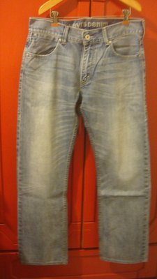 Levi's SQ523-0152 日系淺藍仿舊 輕刷紋色落洗色 合身直筒牛仔褲 34腰