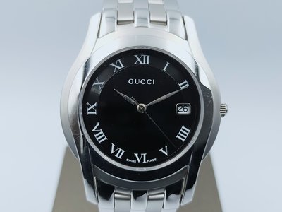 【發條盒子H0144】GUCCI 古馳 羅馬黑面 石英白鋼 日期顯示 潮男新款腕錶 35MM 5500M